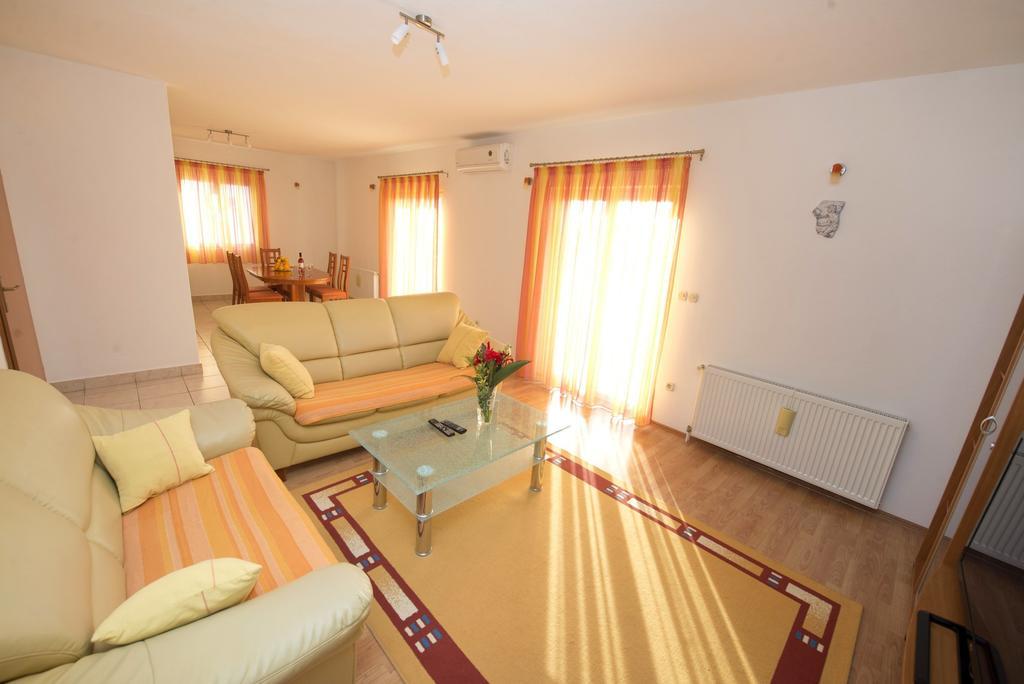 Apartments Meri Trogir Zimmer foto